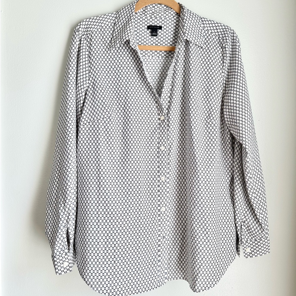 Ann Taylor Black and White Patterned Blouse